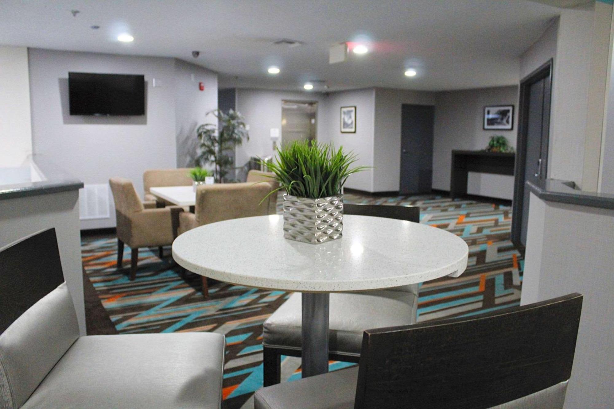 Clarion Inn & Suites Dfw North Irving Ngoại thất bức ảnh