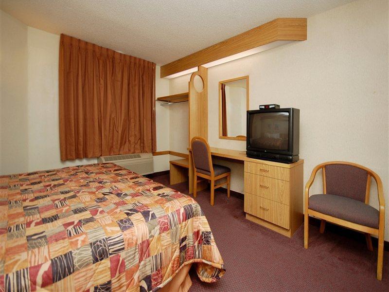 Clarion Inn & Suites Dfw North Irving Ngoại thất bức ảnh