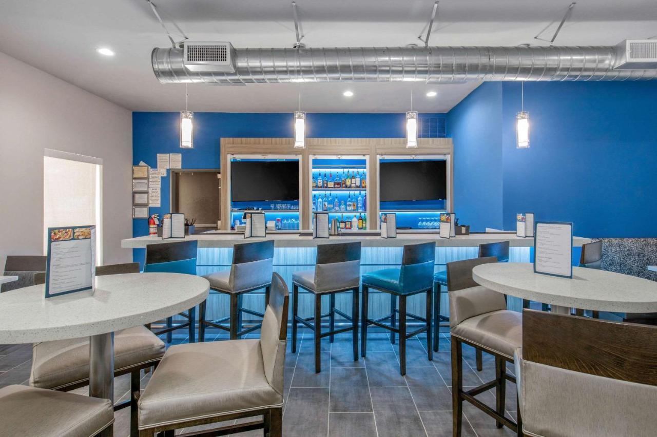 Clarion Inn & Suites Dfw North Irving Ngoại thất bức ảnh