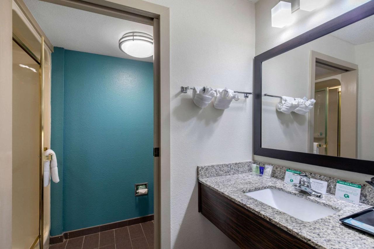 Clarion Inn & Suites Dfw North Irving Ngoại thất bức ảnh